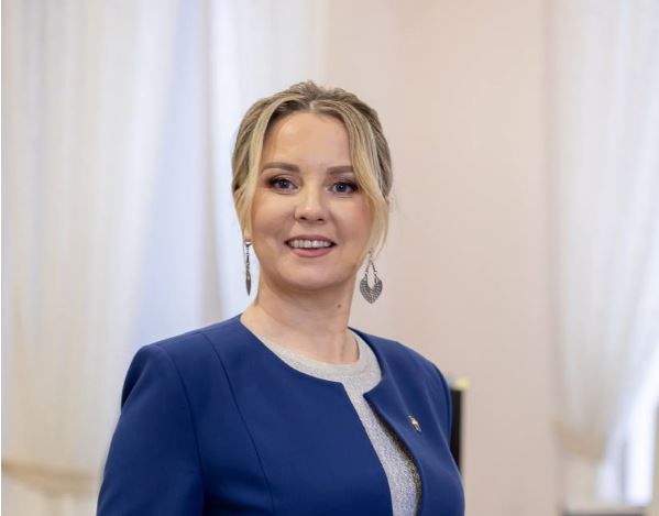 Эльвира Әхмәтова: «Сөенечләр дә, көенечләр дә безгә китерә»