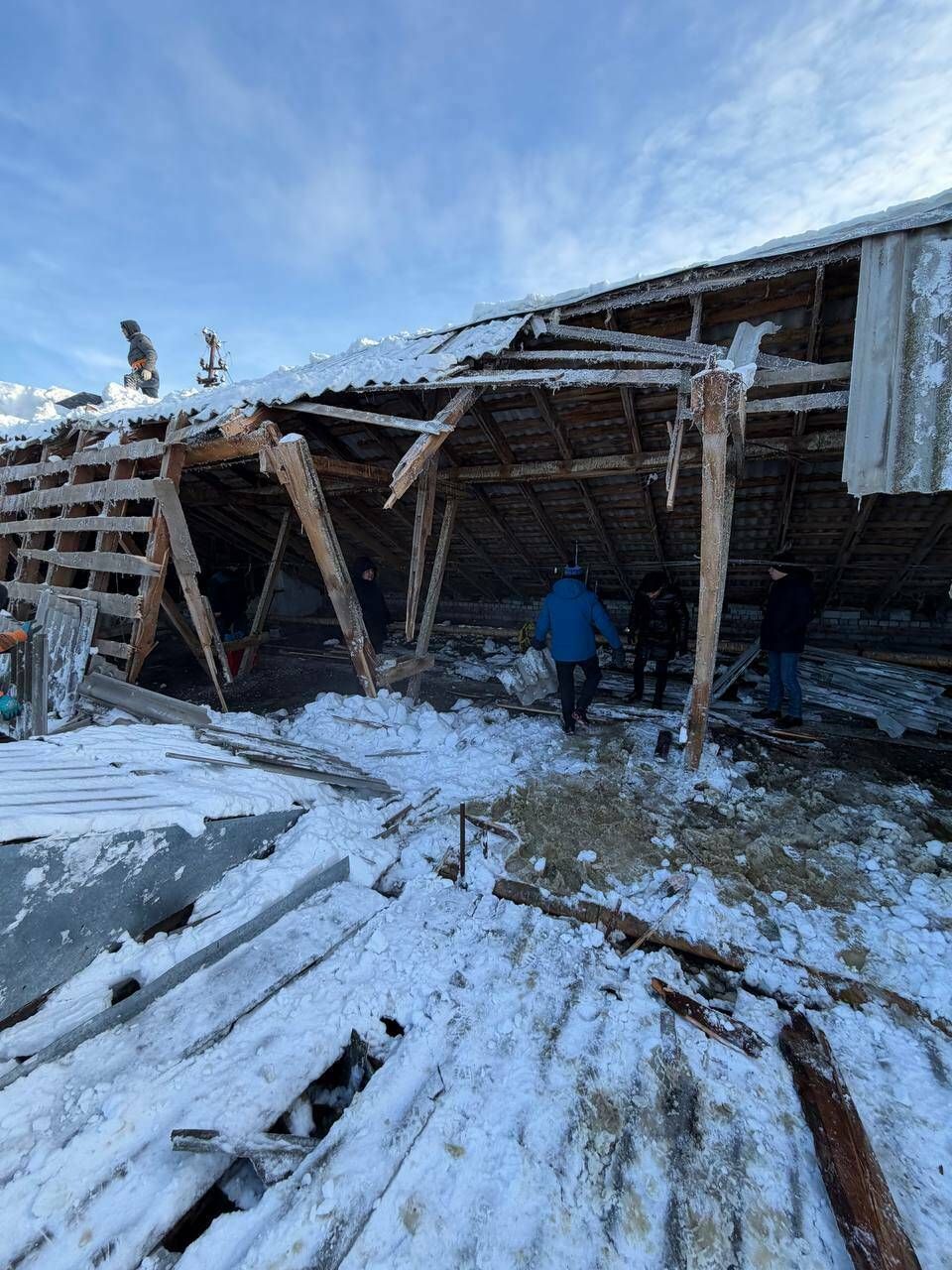 Казанда йорт түбәсе җимерелеп төшкән