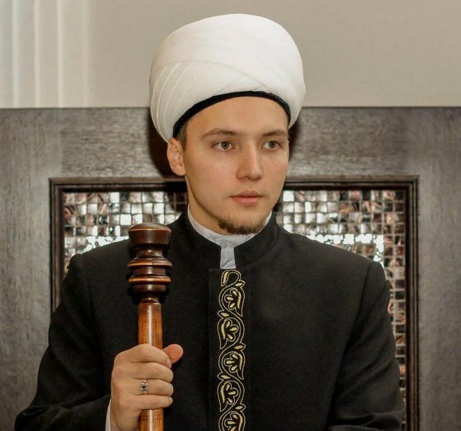 Рәис хәзрәт Әхмәтов: «Тәнне генә түгел, җанны да дәваларга кирәк»