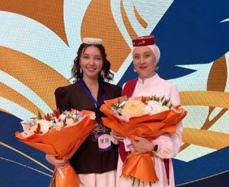Туган тел укытучылары бәйгесендә җиңгән кызлар: «Телне ярату аша гына популярлаштырып була»
