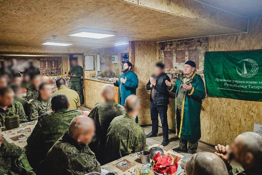 Татарстаннан СВОдагы егетләргә гуманитар ярдәм илттеләр һәм блиндаж мәчет ачтылар