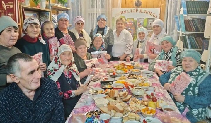 Байрашта Әниләр көне узган