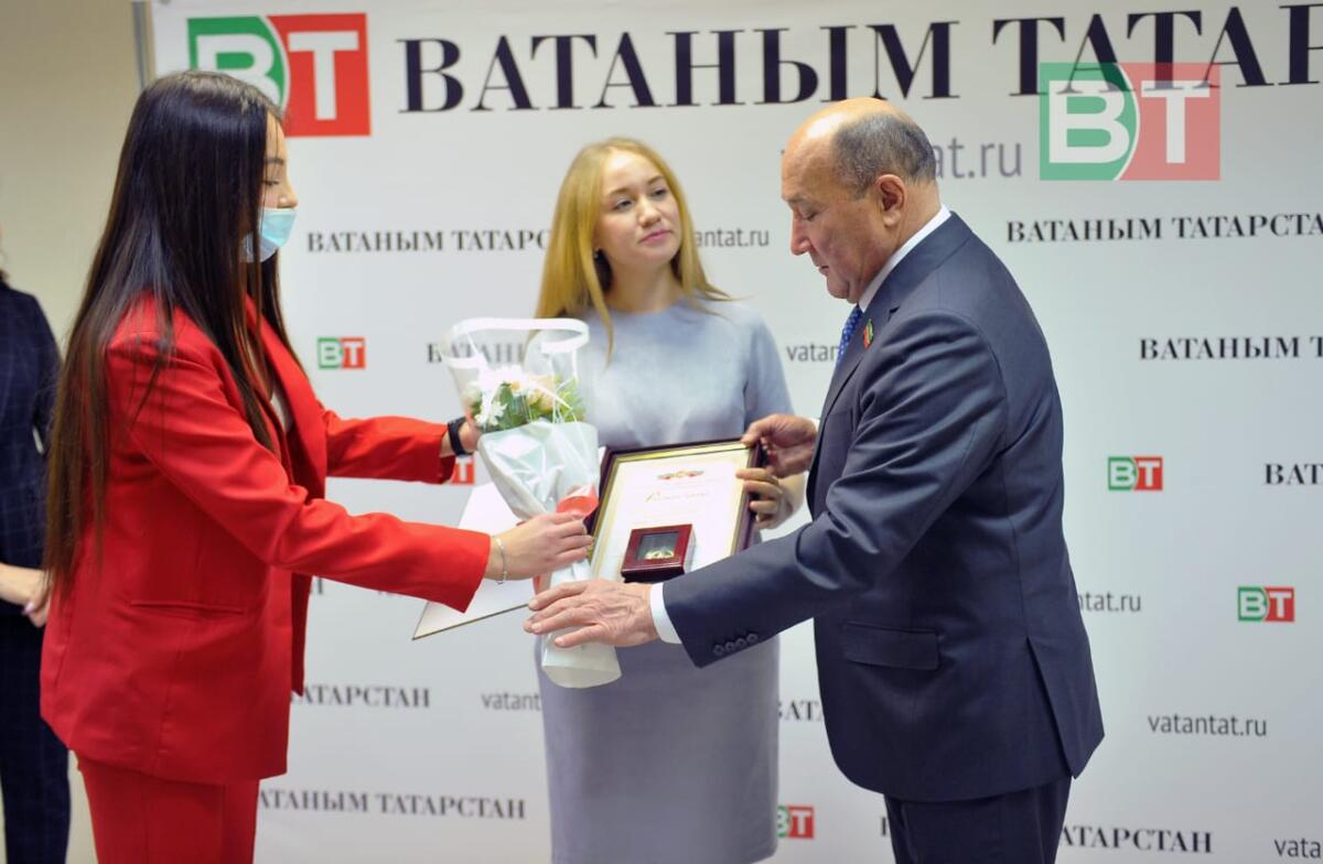 «Ватаным Татарстан» коллективын Яңа ел белән котларга Марат Әхмәтов белән Айрат Зарипов килде (ФОТОРЕПОРТАЖ)