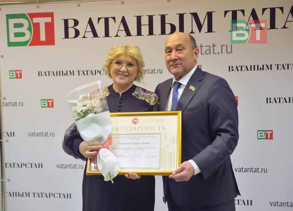 «Ватаным Татарстан» коллективын Яңа ел белән котларга Марат Әхмәтов белән Айрат Зарипов килде (ФОТОРЕПОРТАЖ)