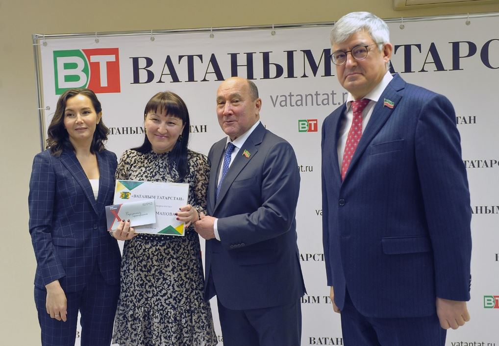 «Ватаным Татарстан» коллективын Яңа ел белән котларга Марат Әхмәтов белән Айрат Зарипов килде (ФОТОРЕПОРТАЖ)