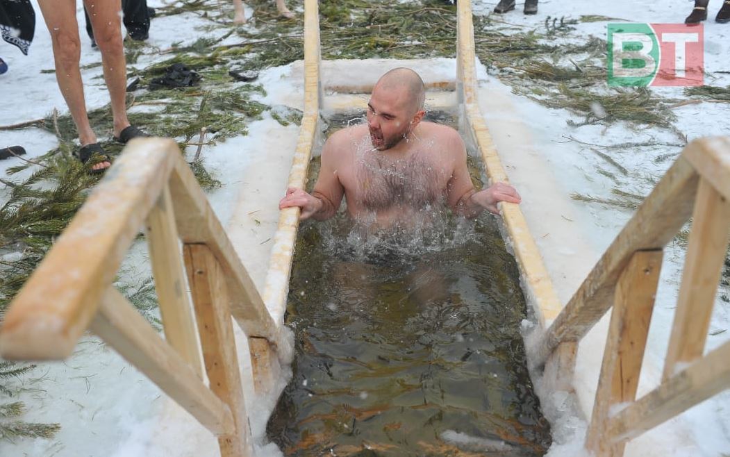 Казанда бәкедә су коендылар (ФОТОРЕПОРТАЖ)