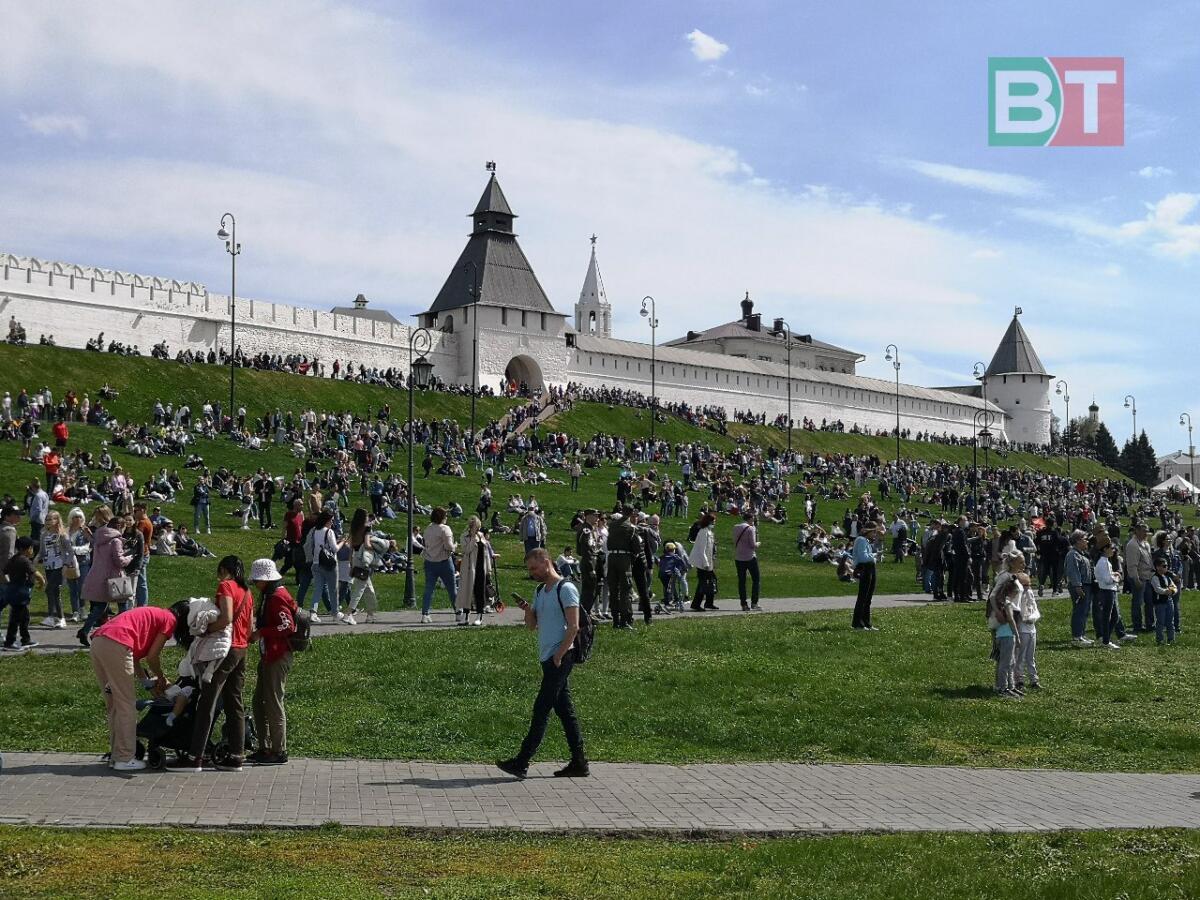 Казанда узган Җиңү парадыннан ФОТОРЕПОРТАЖ