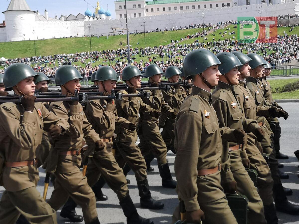 Казанда узган Җиңү парадыннан ФОТОРЕПОРТАЖ