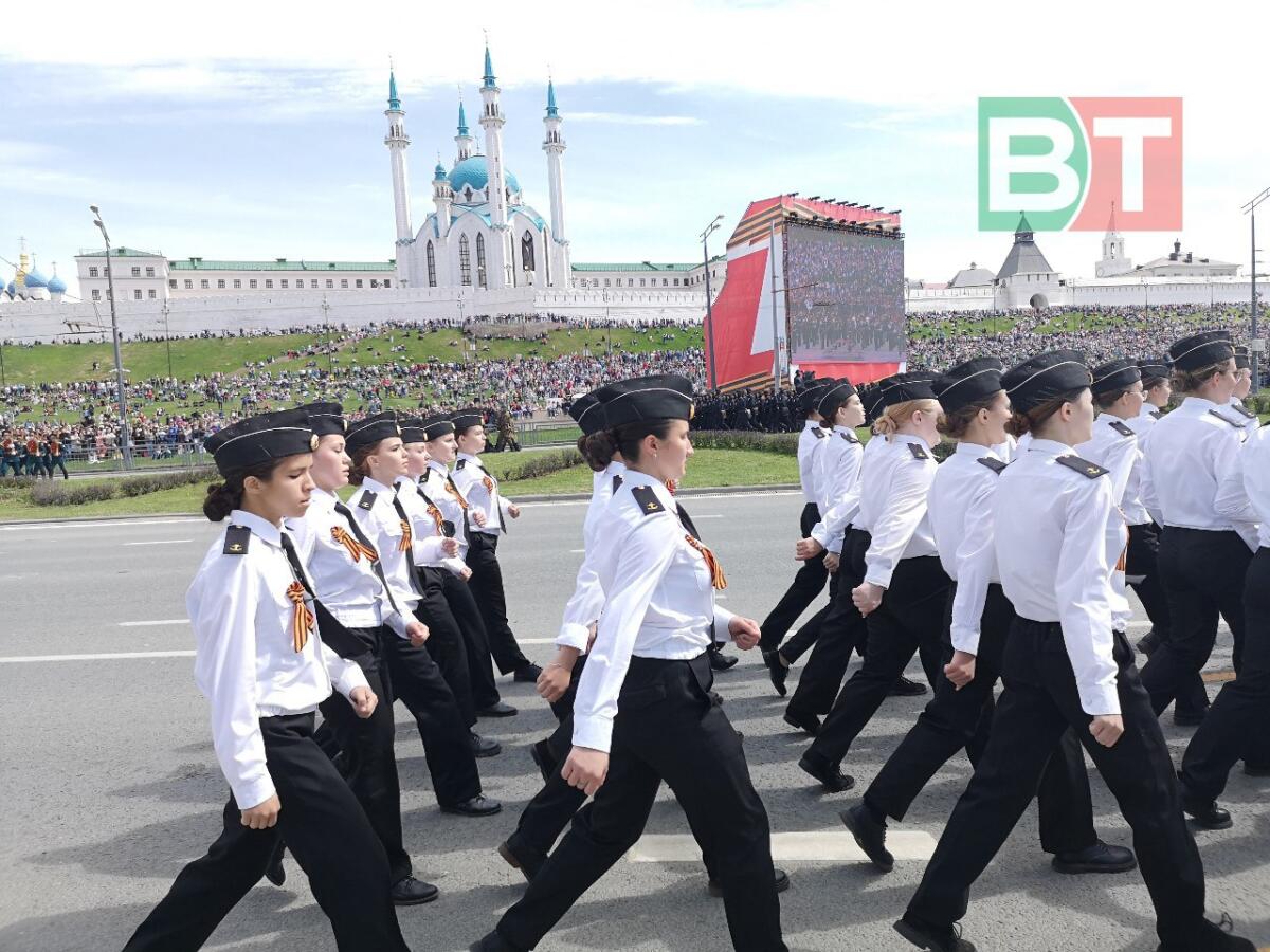 Казанда узган Җиңү парадыннан ФОТОРЕПОРТАЖ