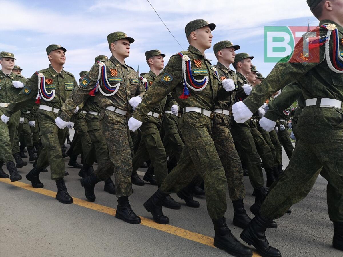 Казанда узган Җиңү парадыннан ФОТОРЕПОРТАЖ