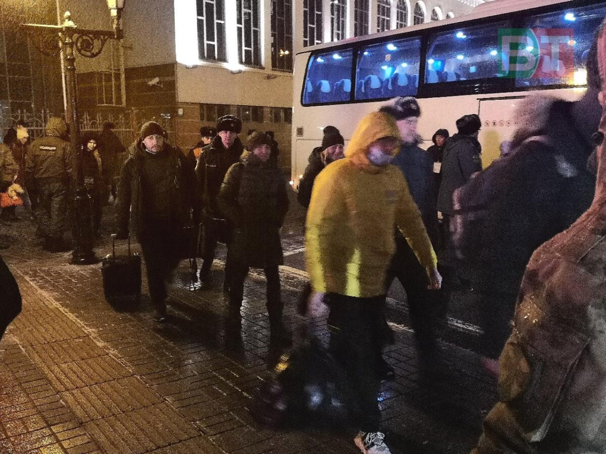 Донецк һәм Луганск халык республикаларыннан мәҗбүри эвакуацияләнүчеләр Казанга кайтып җитте (ФОТО, ВИДЕО)