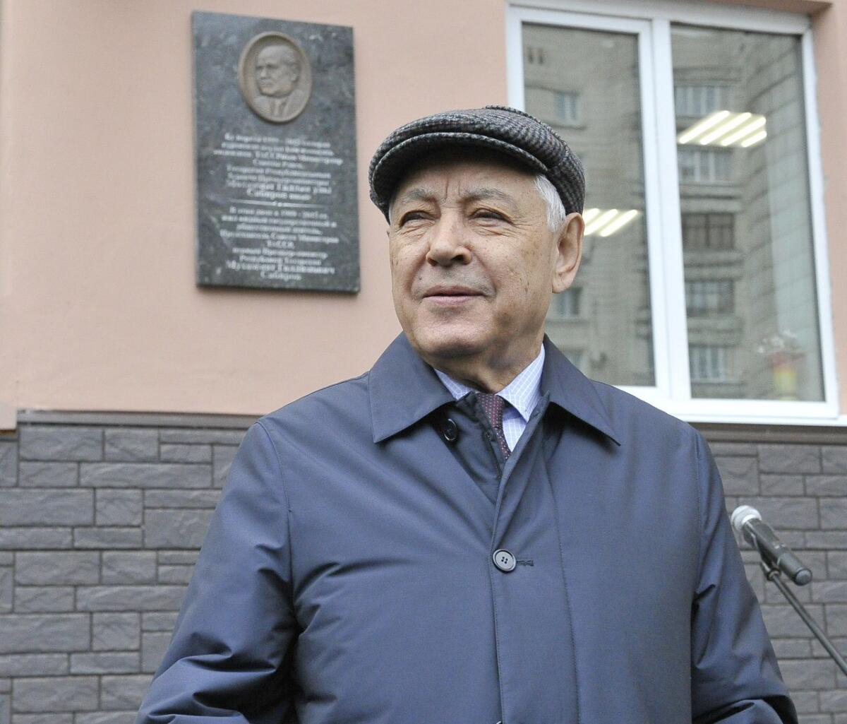 Мөхәммәт Сабиров истәлегенә мемориаль такта ачылышыннан ФОТОРЕПОРТАЖ