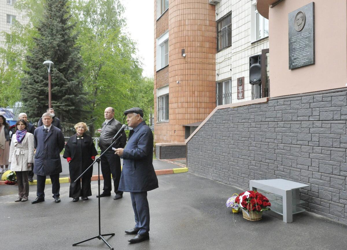 Мөхәммәт Сабиров истәлегенә мемориаль такта ачылышыннан ФОТОРЕПОРТАЖ