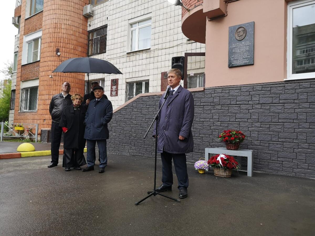 Мөхәммәт Сабиров истәлегенә мемориаль такта ачылышыннан ФОТОРЕПОРТАЖ