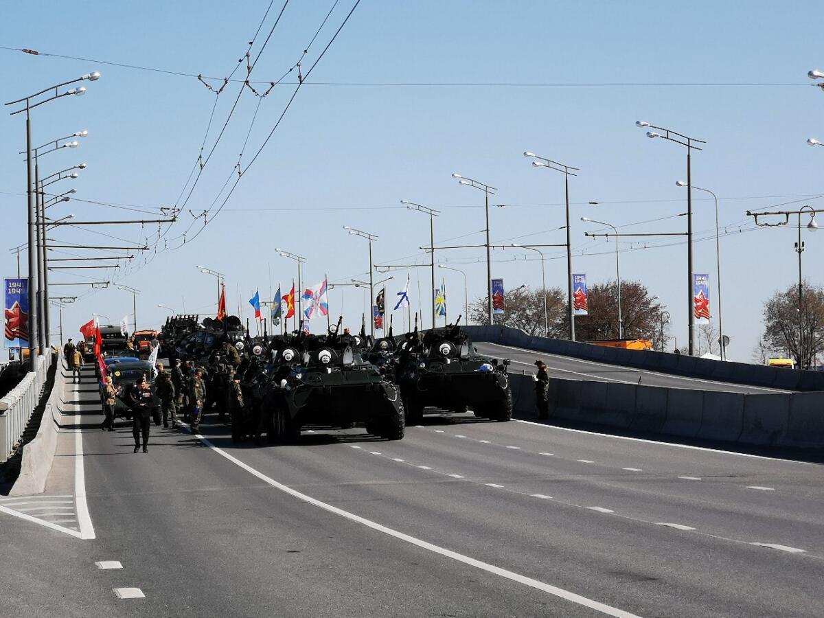 Казанның Меңъеллык мәйданында Җиңү парады башланды (ФОТОРЕПОРТАЖ)