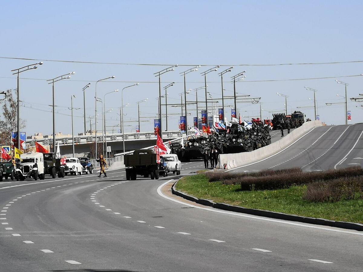 Казанның Меңъеллык мәйданында Җиңү парады башланды (ФОТОРЕПОРТАЖ)