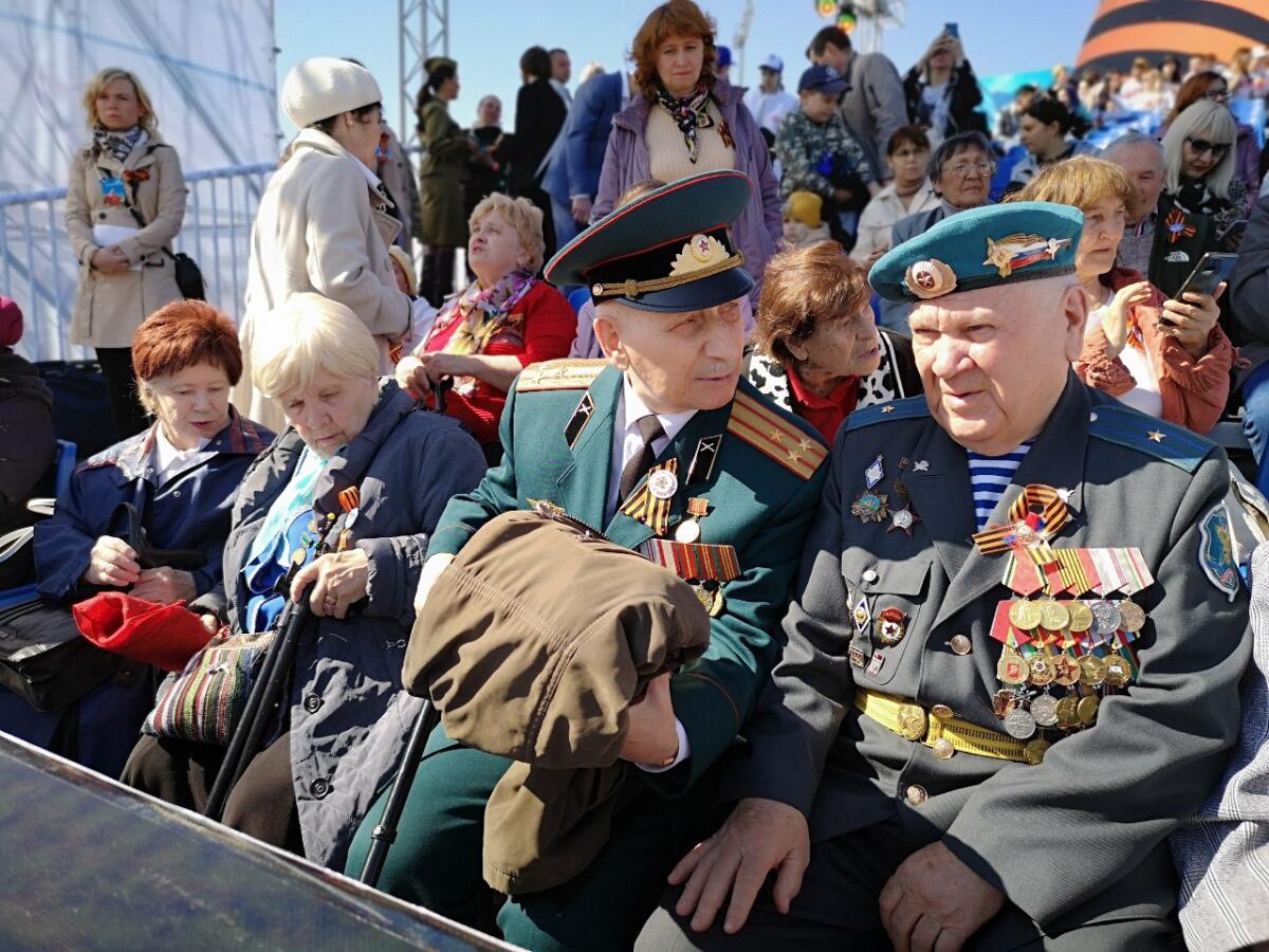 Казанның Меңъеллык мәйданында Җиңү парады башланды (ФОТОРЕПОРТАЖ)