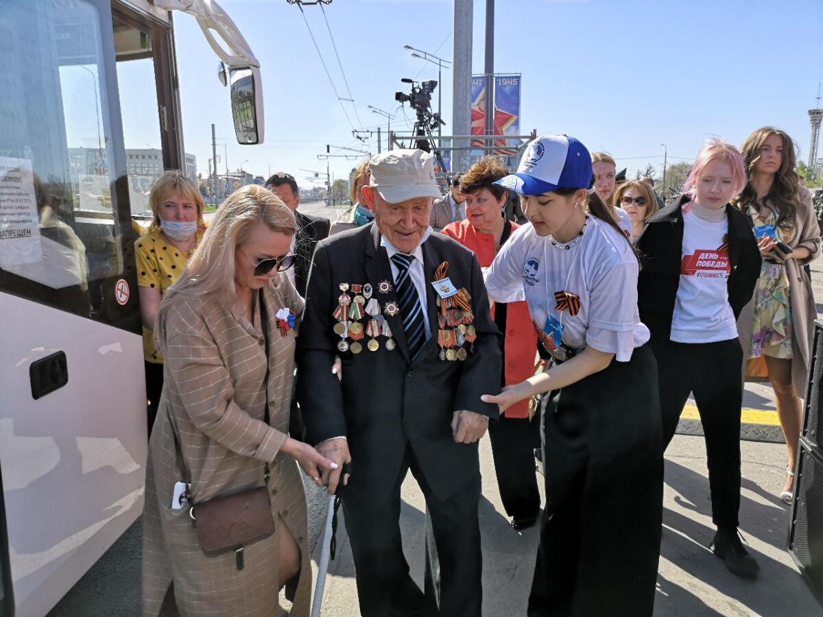 Казанның Меңъеллык мәйданында Җиңү парады башланды (ФОТОРЕПОРТАЖ)