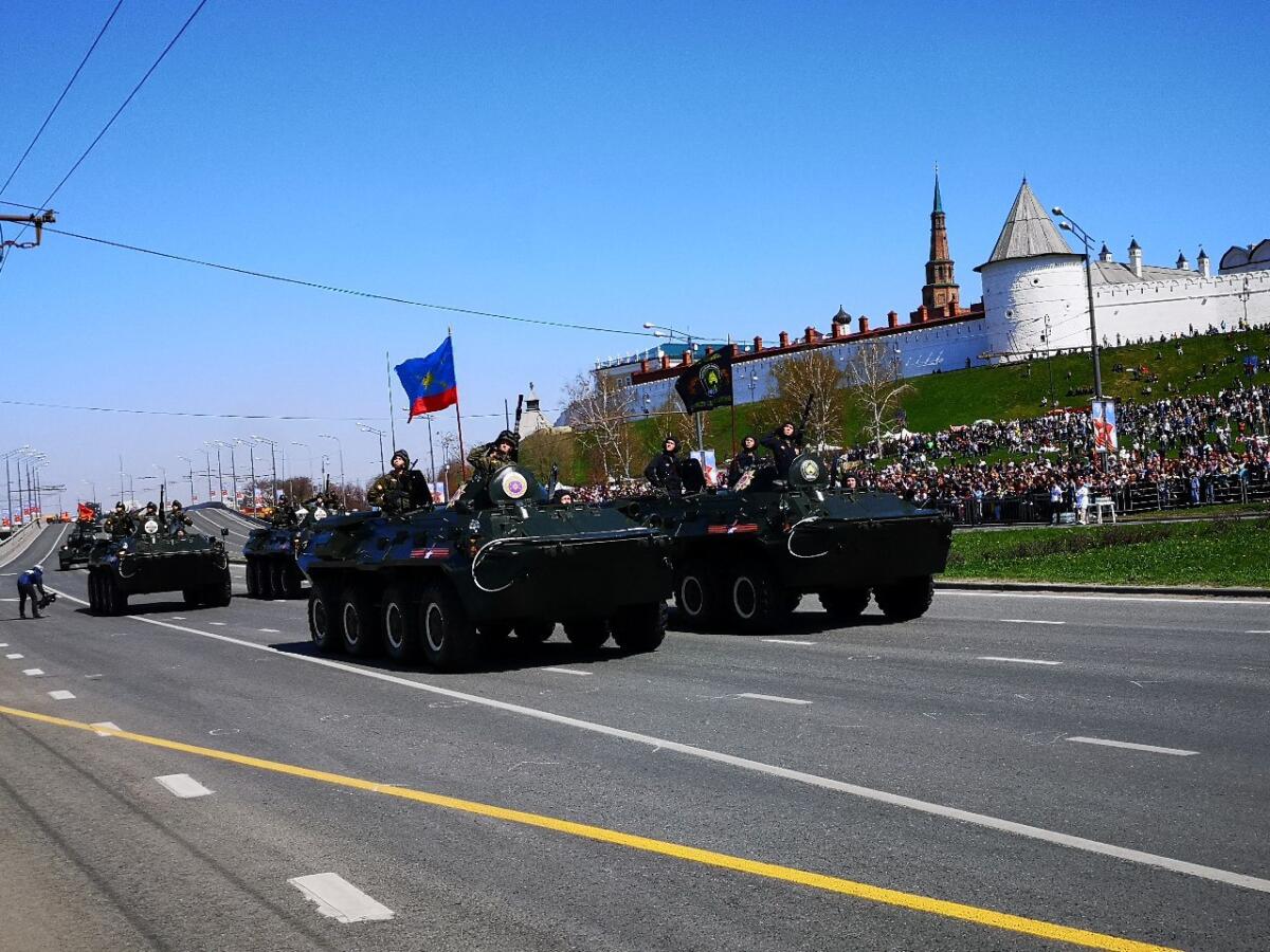 Казанда узган Җиңү парадыннан ФОТОРЕПОРТАЖ