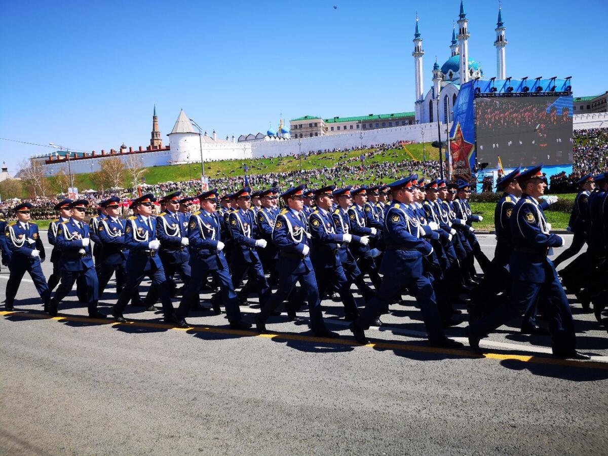 Казанда узган Җиңү парадыннан ФОТОРЕПОРТАЖ