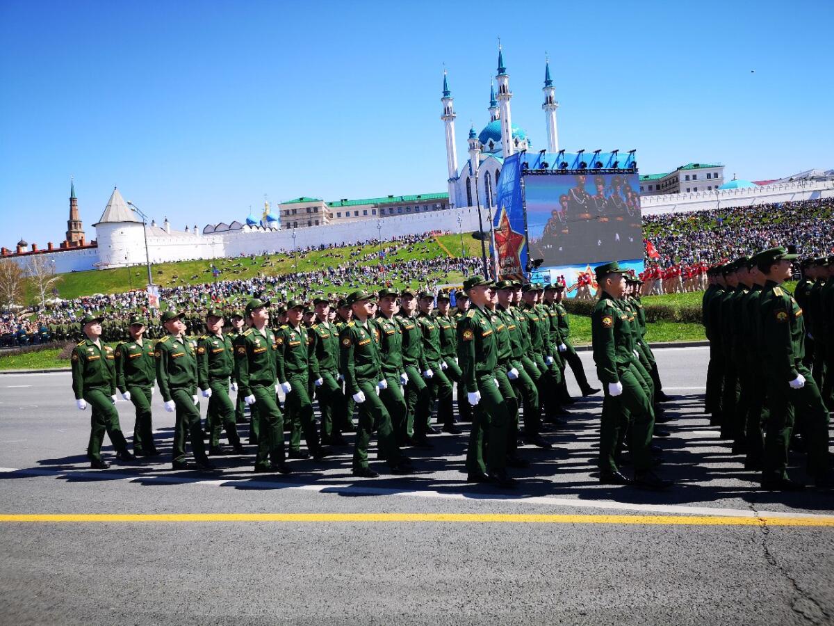 Казанда узган Җиңү парадыннан ФОТОРЕПОРТАЖ