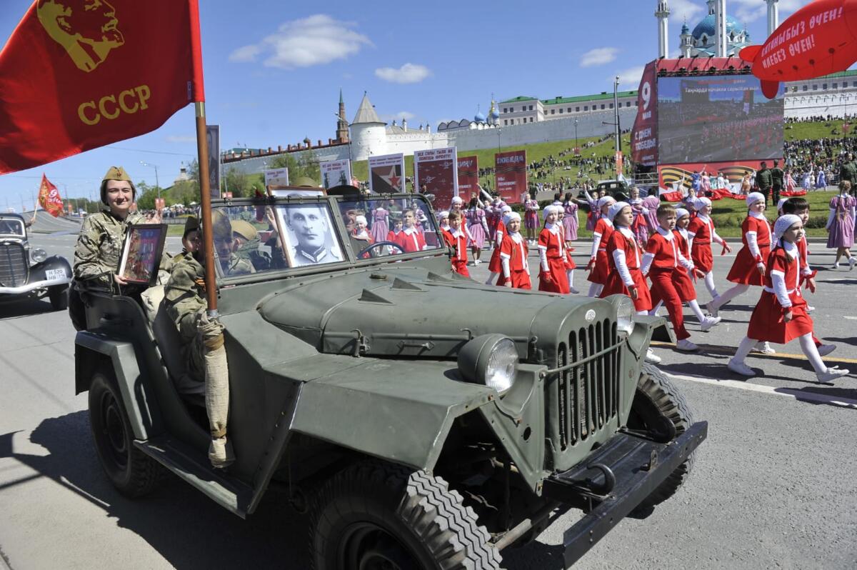 Казанда узган Җиңү бәйрәменнән ФОТОРЕПОРТАЖ