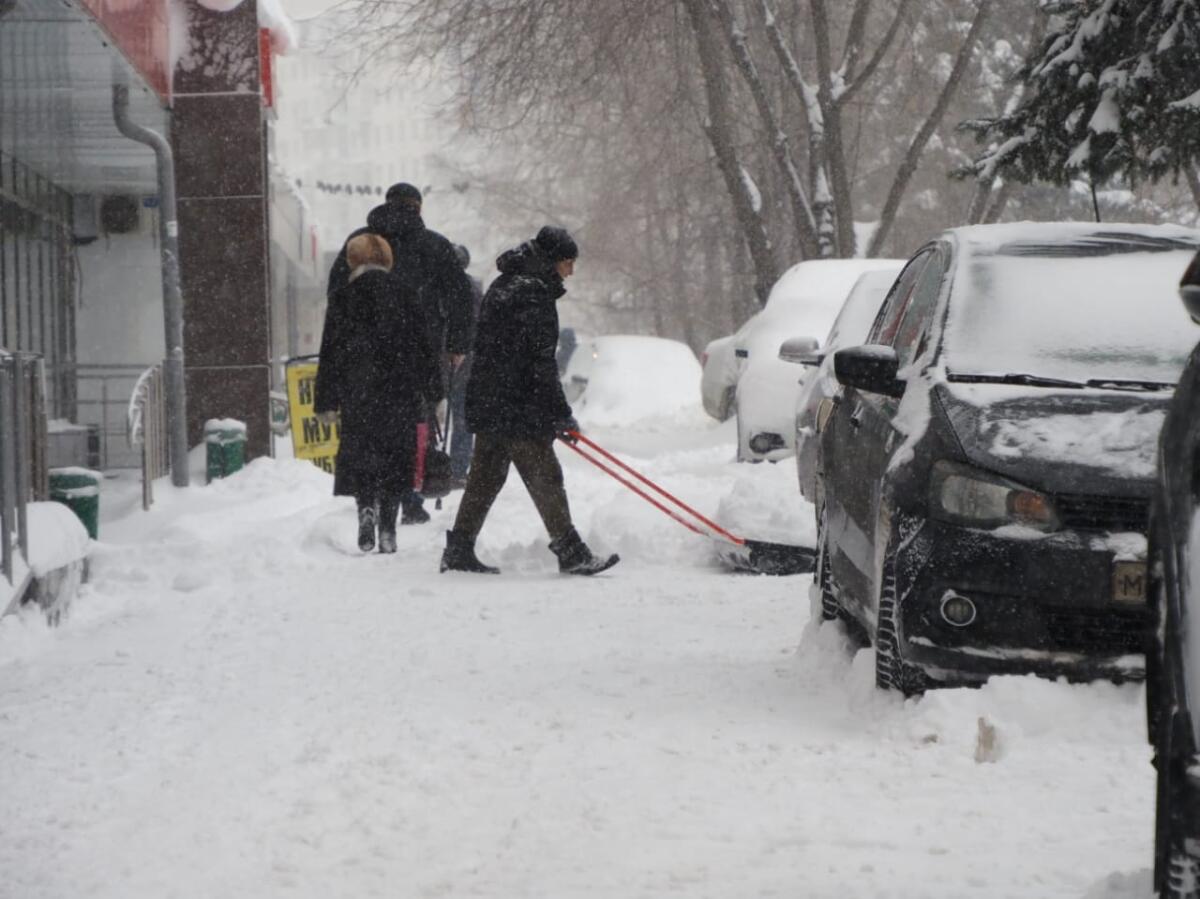 ФОТОРЕПОРТАЖ: Казан урамнарын кардан чистарту дәвам итә