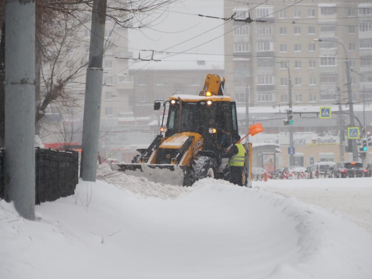 ФОТОРЕПОРТАЖ: Казан урамнарын кардан чистарту дәвам итә
