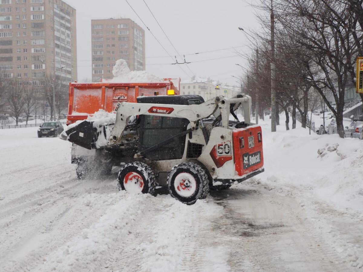 ФОТОРЕПОРТАЖ: Казан урамнарын кардан чистарту дәвам итә