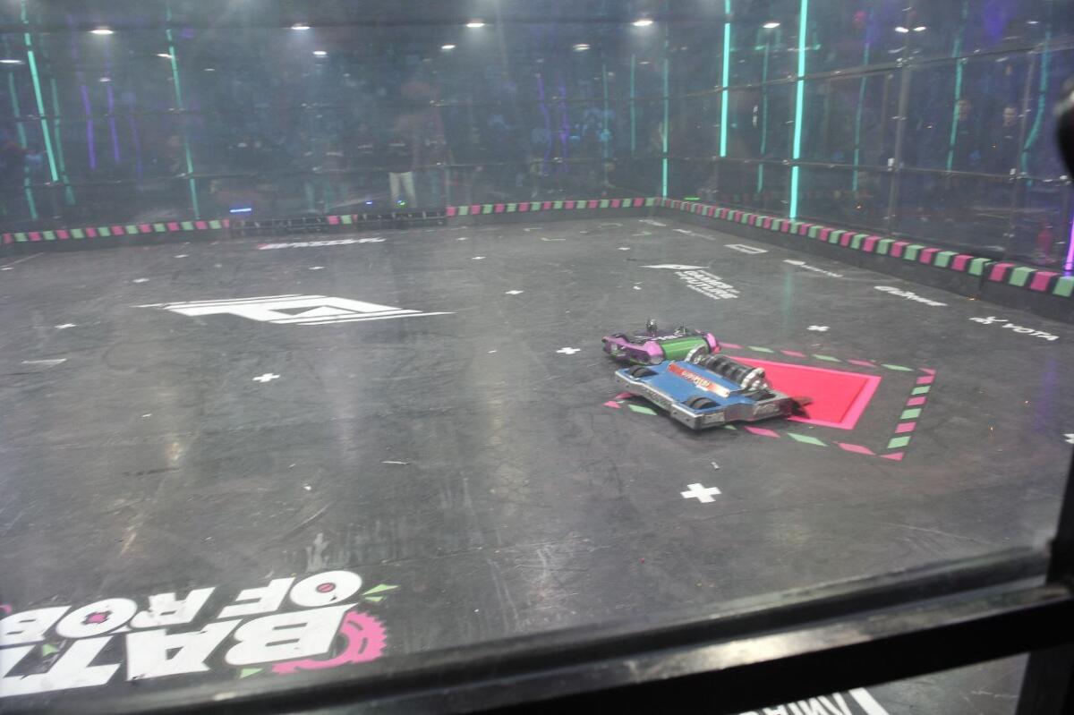 "Киләчәк уеннары". Роботлар көрәше ФОТОРЕПОРТАЖ