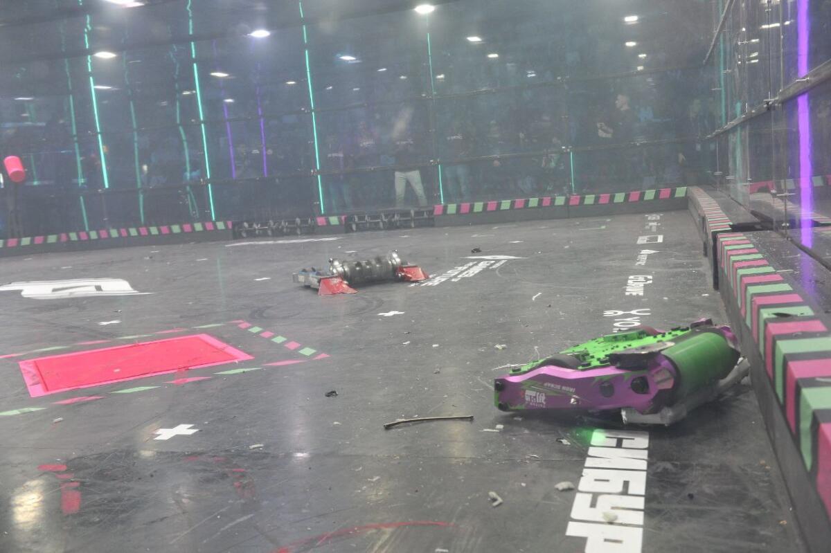 "Киләчәк уеннары". Роботлар көрәше ФОТОРЕПОРТАЖ