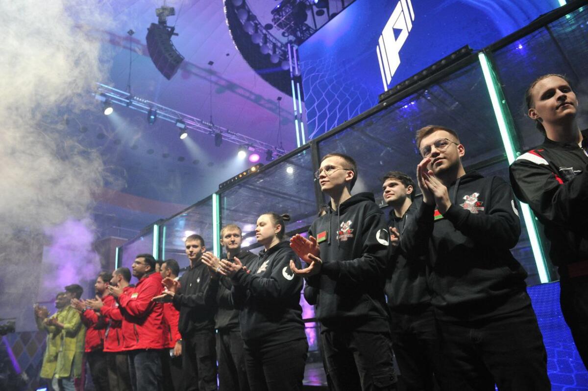 "Киләчәк уеннары". Роботлар көрәше ФОТОРЕПОРТАЖ