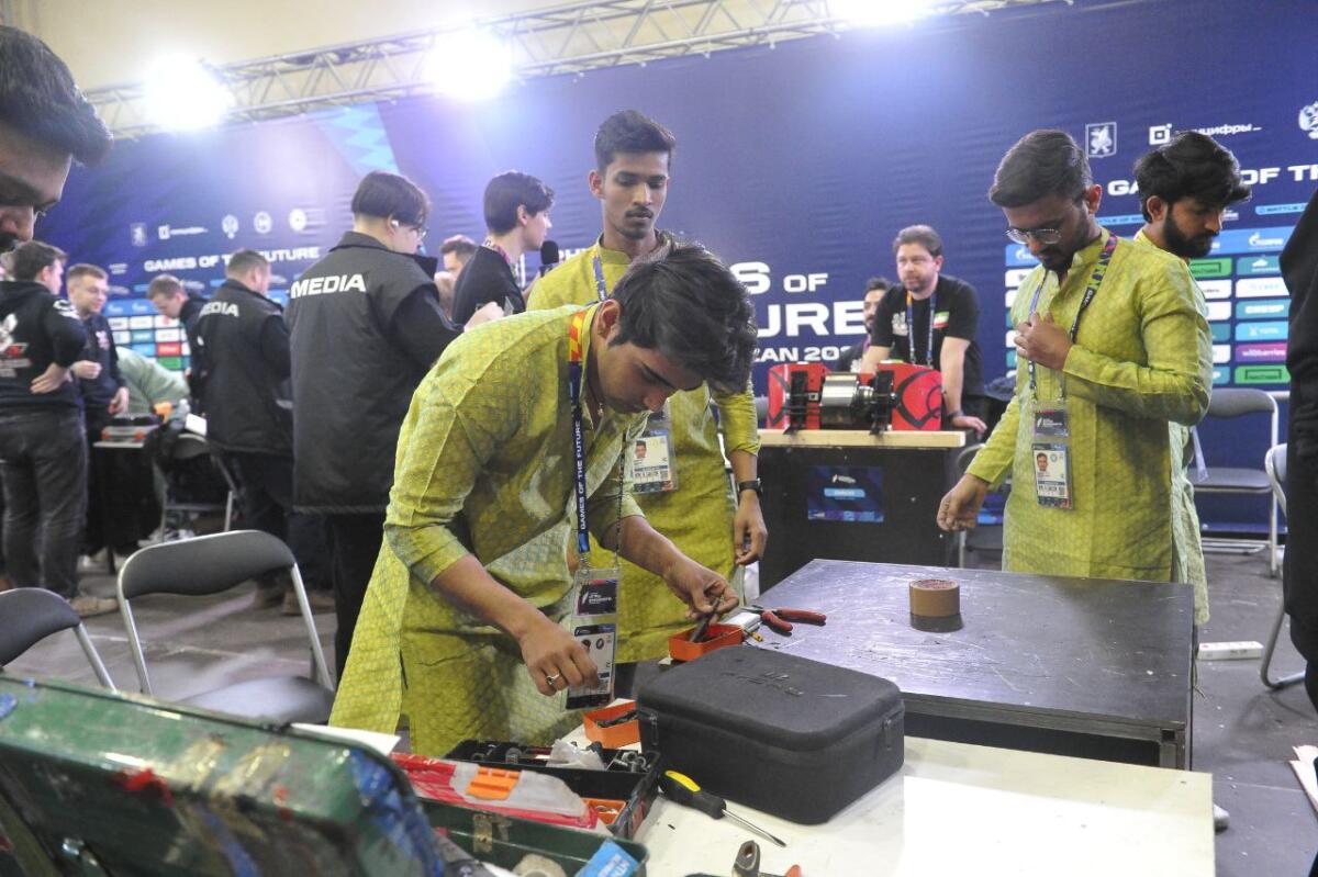 "Киләчәк уеннары". Роботлар көрәше ФОТОРЕПОРТАЖ