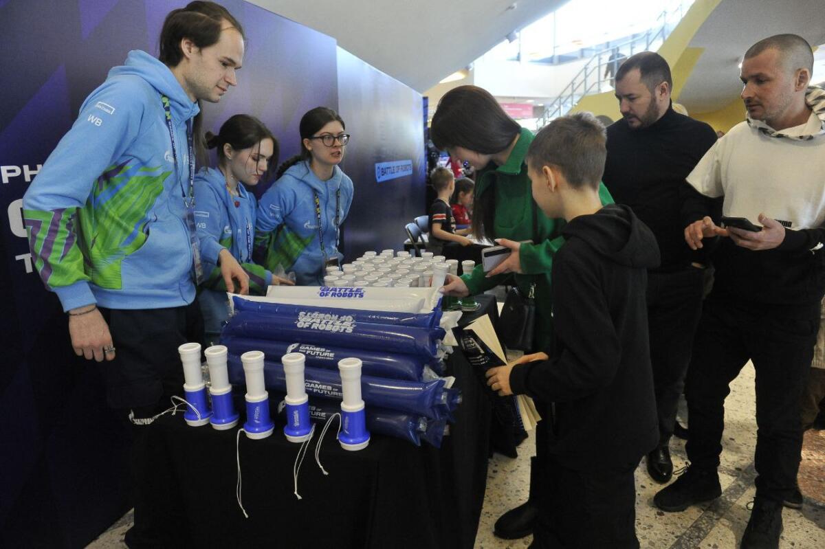 "Киләчәк уеннары". Роботлар көрәше ФОТОРЕПОРТАЖ