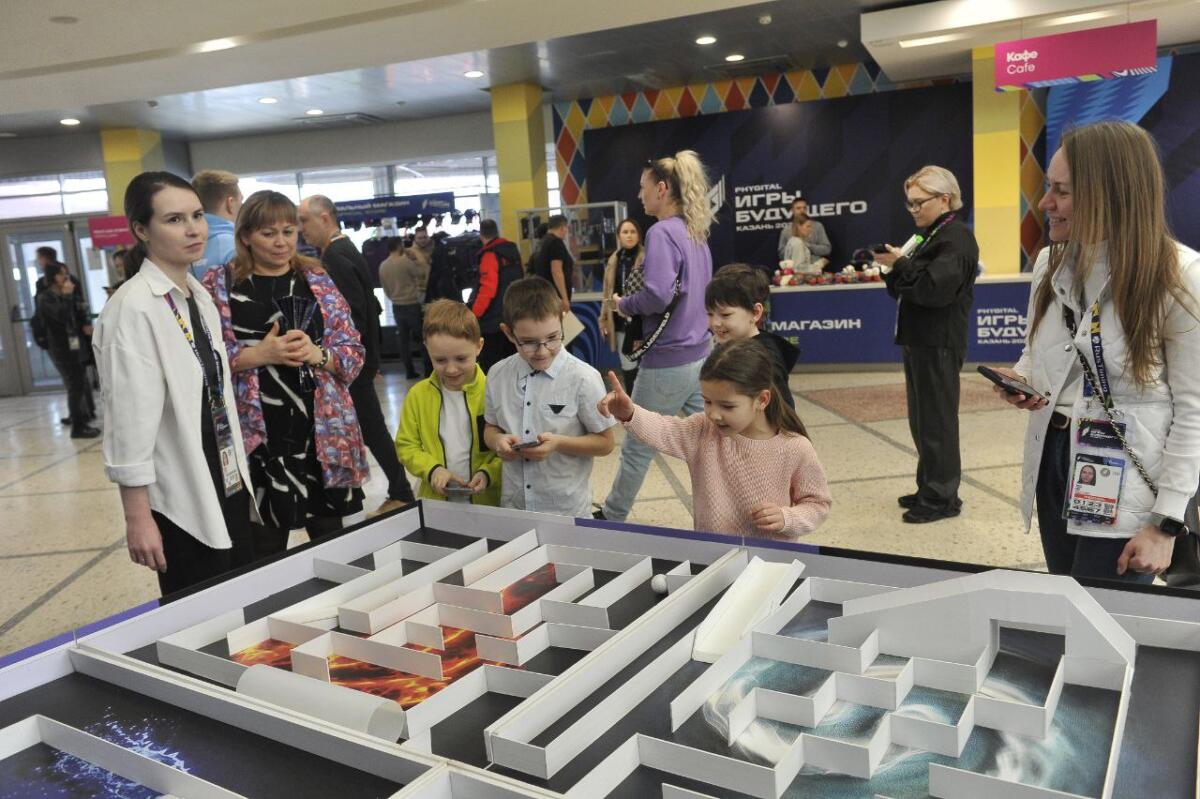 "Киләчәк уеннары". Роботлар көрәше ФОТОРЕПОРТАЖ