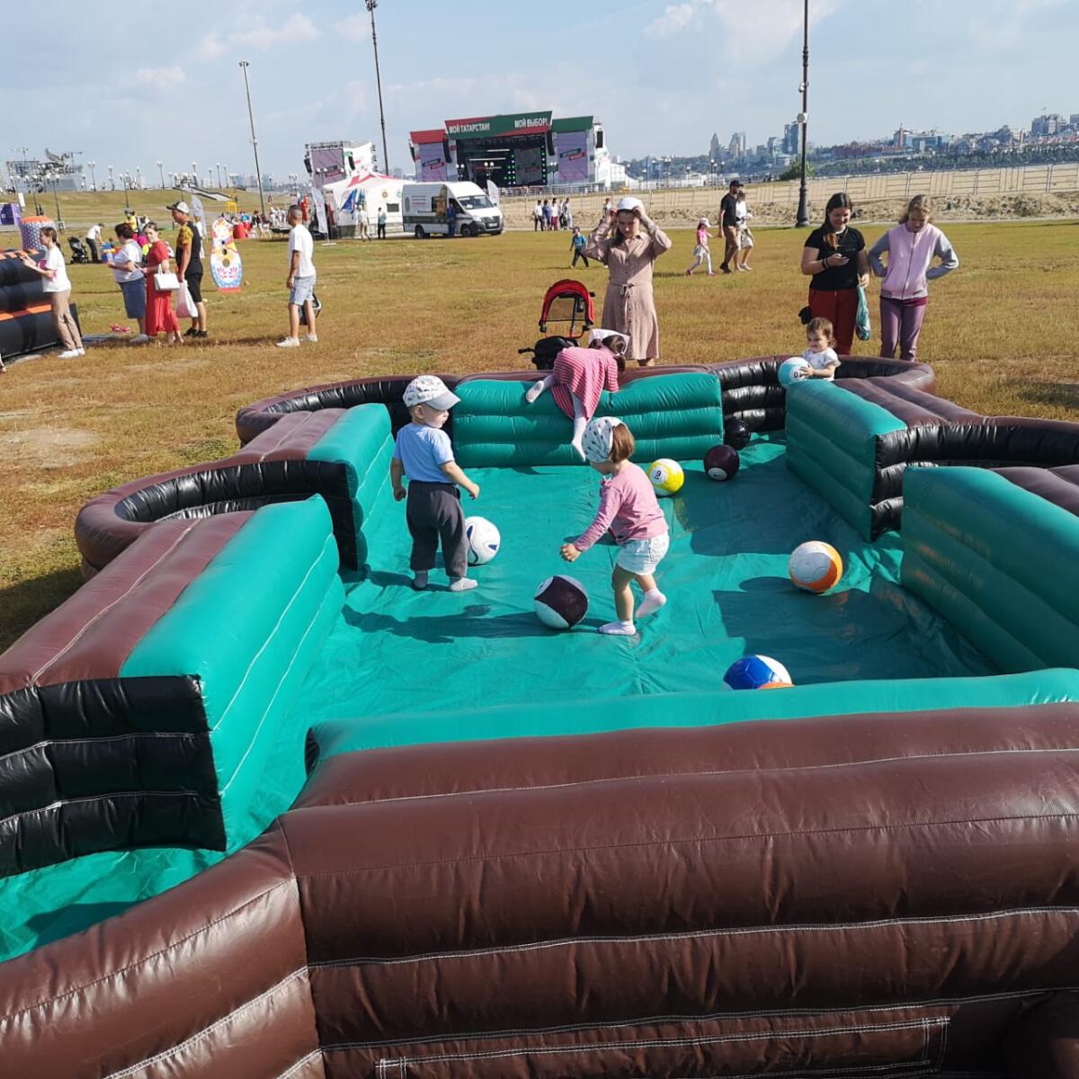 Казанда сайлау уңаеннан бәйрәм чаралары (ФОТОРЕПОРТАЖ)