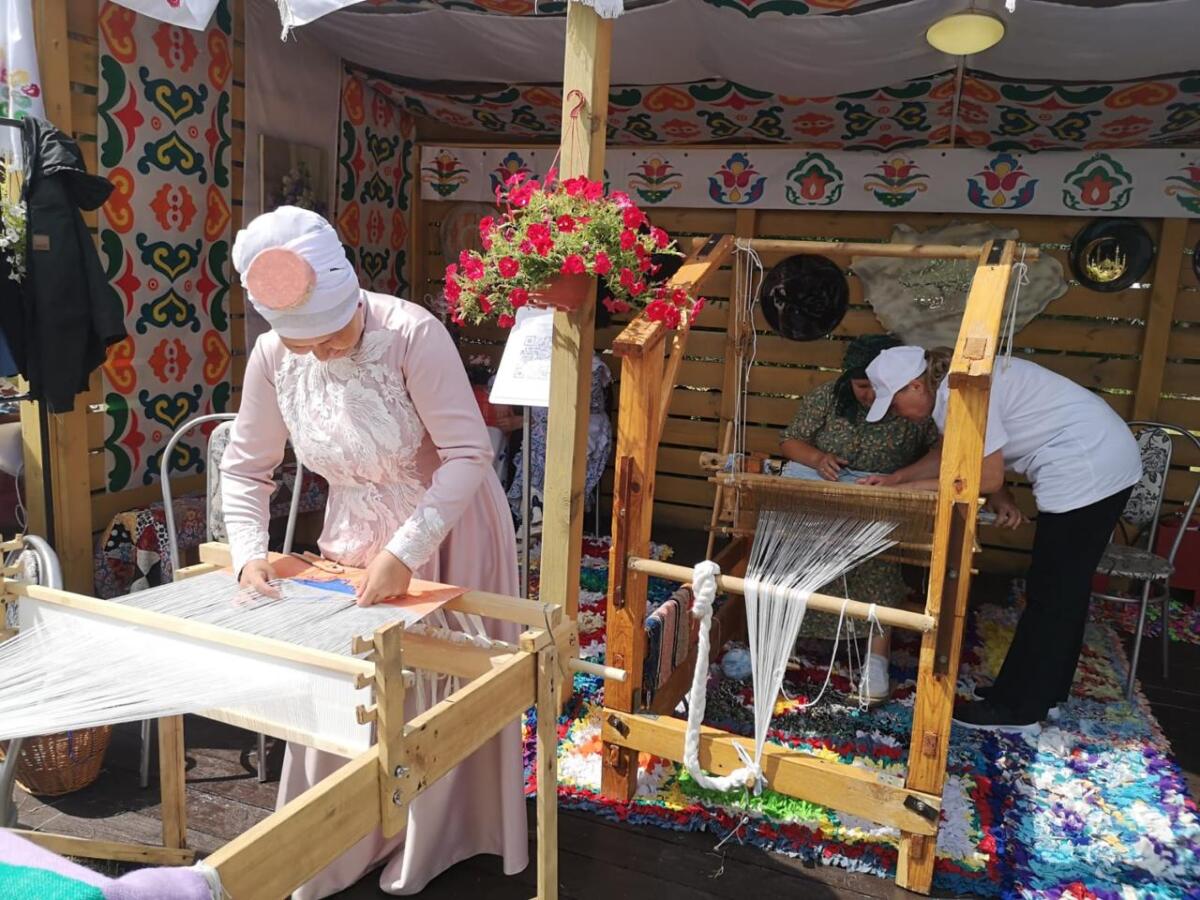 Казанның Тынычлык бистәсендәге Каенлыкта узган Сабан туеннан ФОТОРЕПОРТАЖ