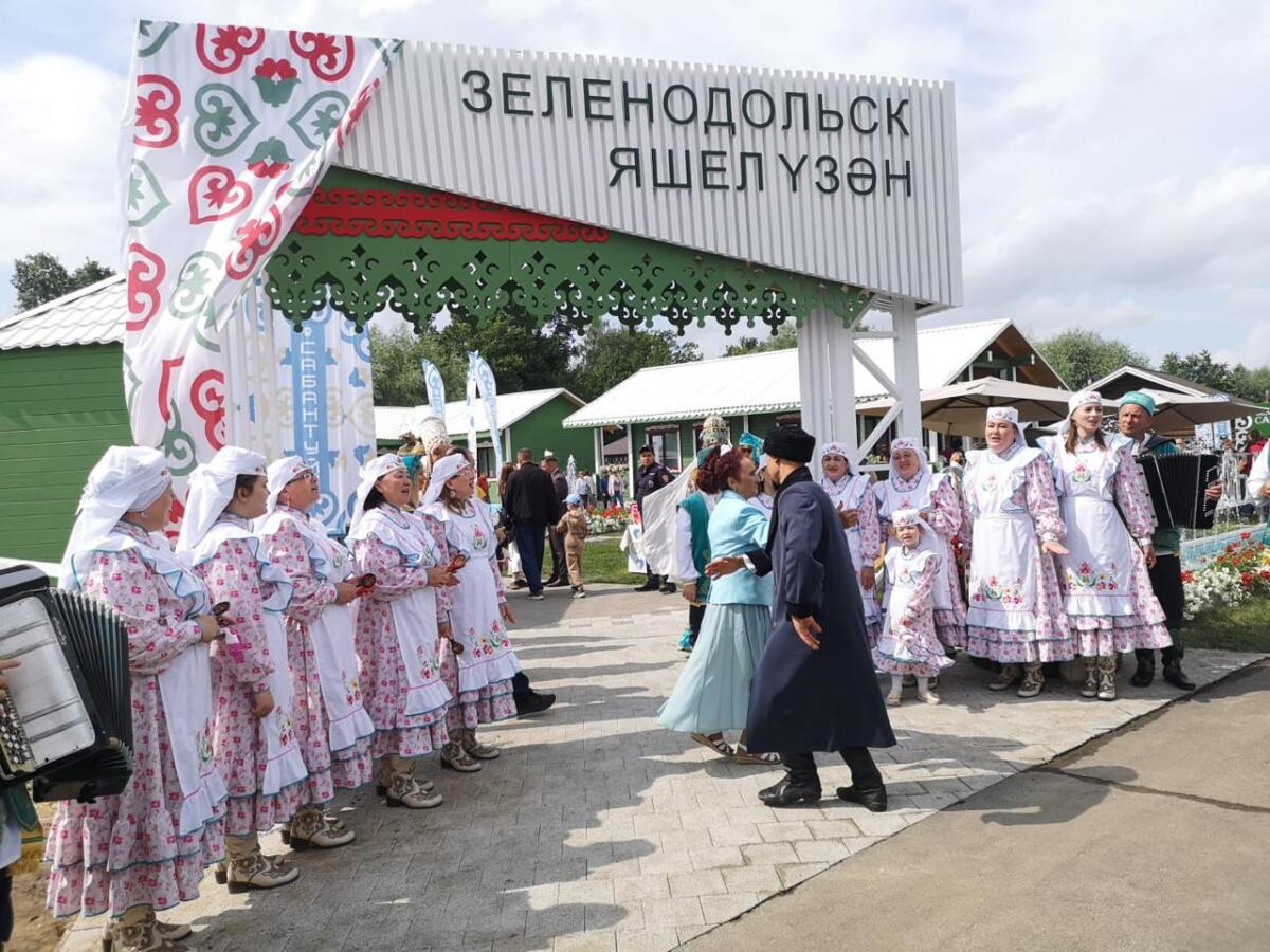 Казанның Тынычлык бистәсендәге Каенлыкта узган Сабан туеннан ФОТОРЕПОРТАЖ