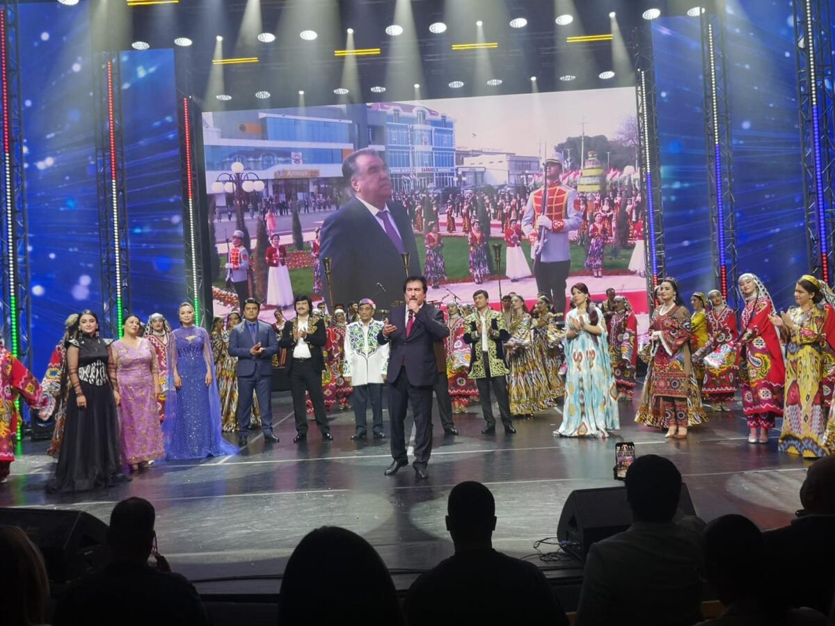 Таҗикстан Республикасы мәдәнияте көннәренә багышланган концерттан ФОТОРЕПОРТАЖ
