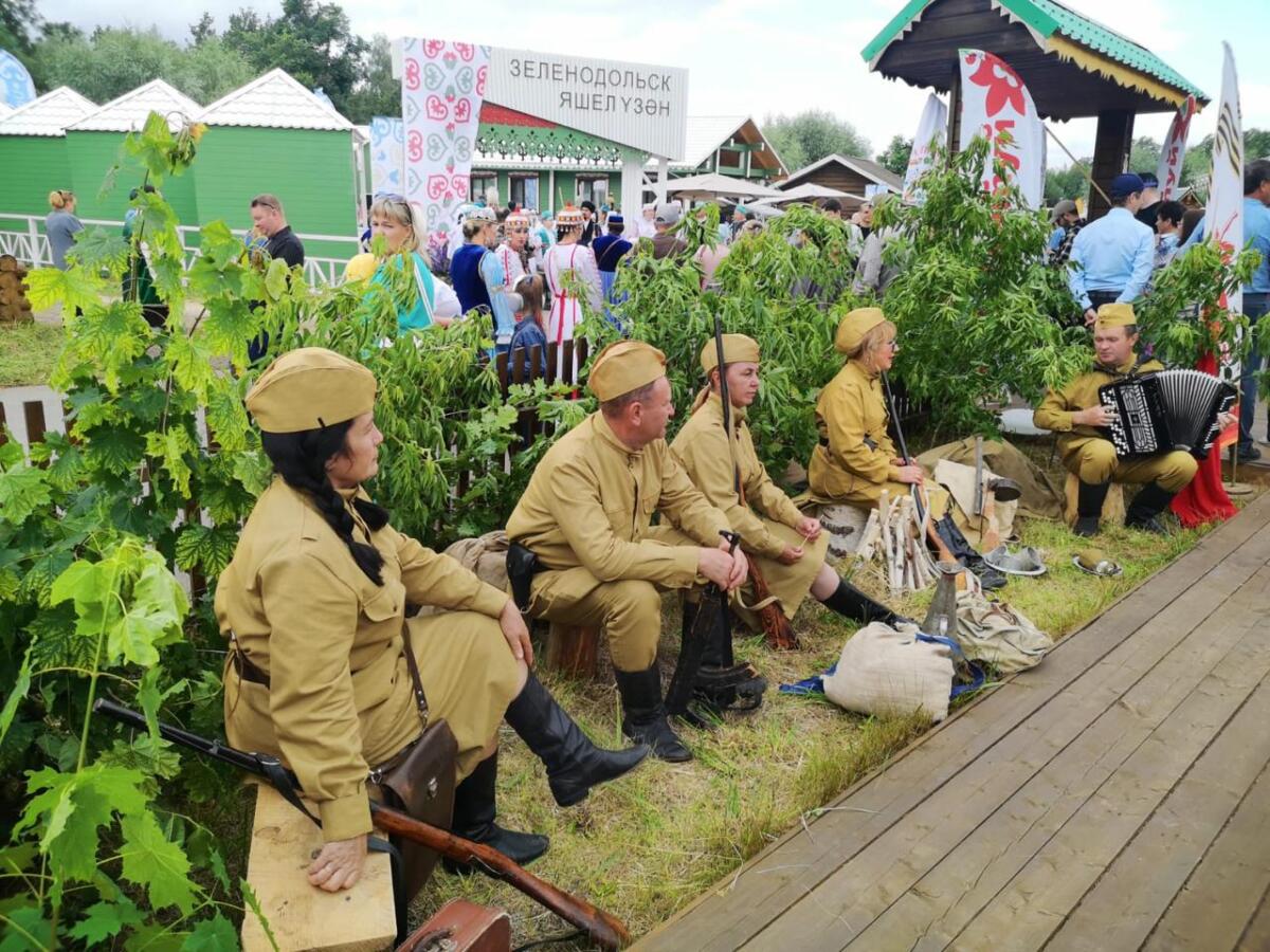 Казанның Тынычлык бистәсендәге Каенлыкта узган Сабан туеннан ФОТОРЕПОРТАЖ