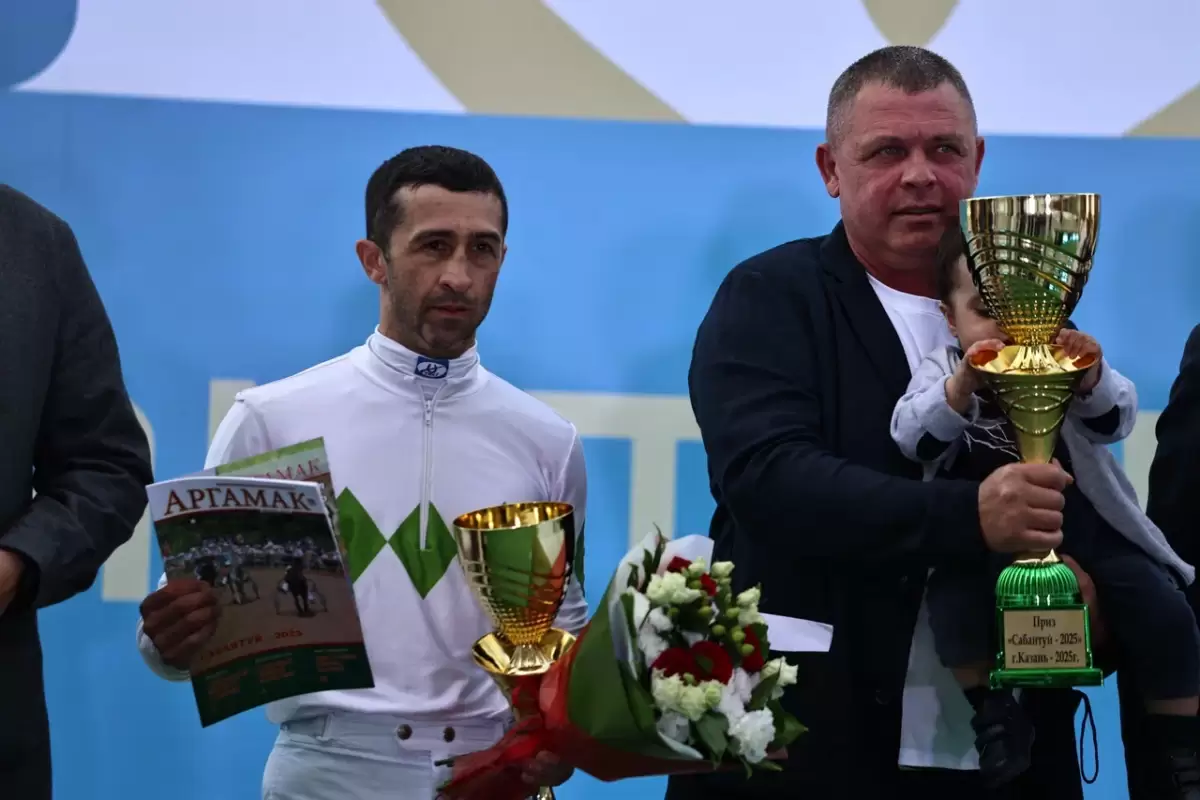 Казан Сабан туе кысаларында ипподромда уздырылган ат чабышларыннан ФОТОРЕПОРТАЖ