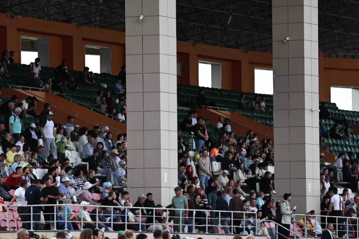 Казан Сабан туе кысаларында ипподромда уздырылган ат чабышларыннан ФОТОРЕПОРТАЖ