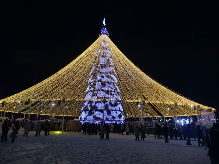 Казанда Үзәк чыршы ачылышыннан ФОТОРЕПОРТАЖ