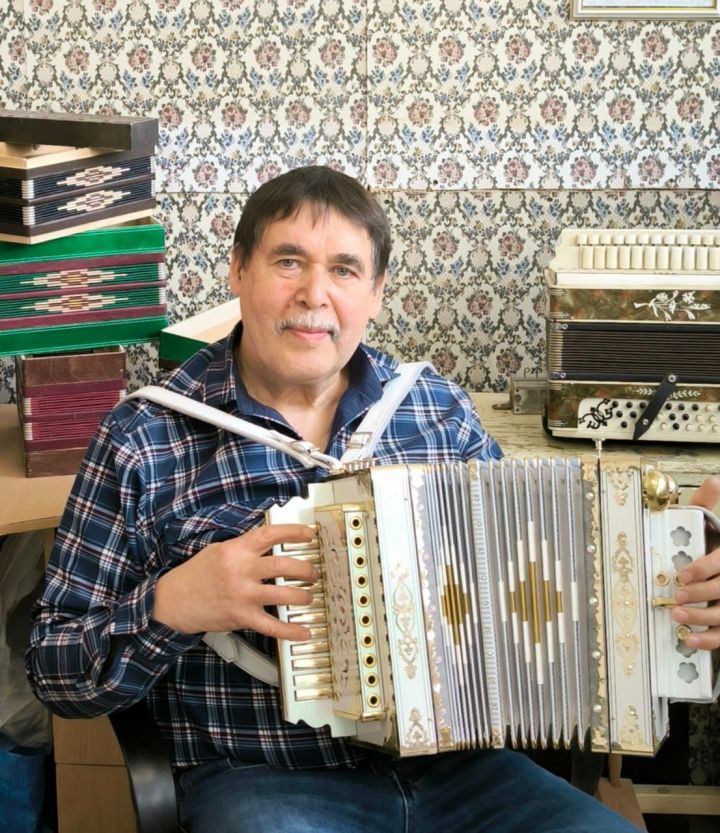 Айрат Харисов: «Үзеңнән соң матур гармуннар калдыру бик рәхәт»