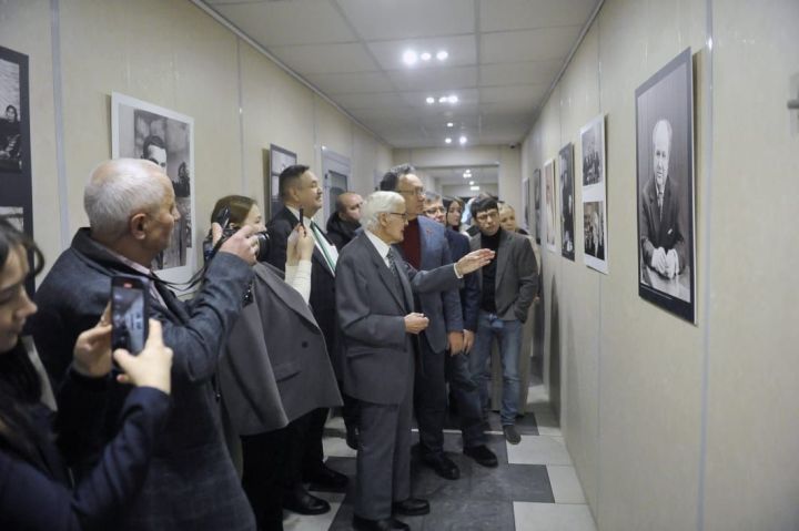 Ветеран-журналист Рөстәм Нәбиуллинның фотокүргәзмәсе ачылды