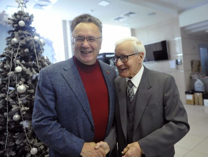 Ветеран-журналист Рөстәм Нәбиуллинның фотокүргәзмәсе ачылды