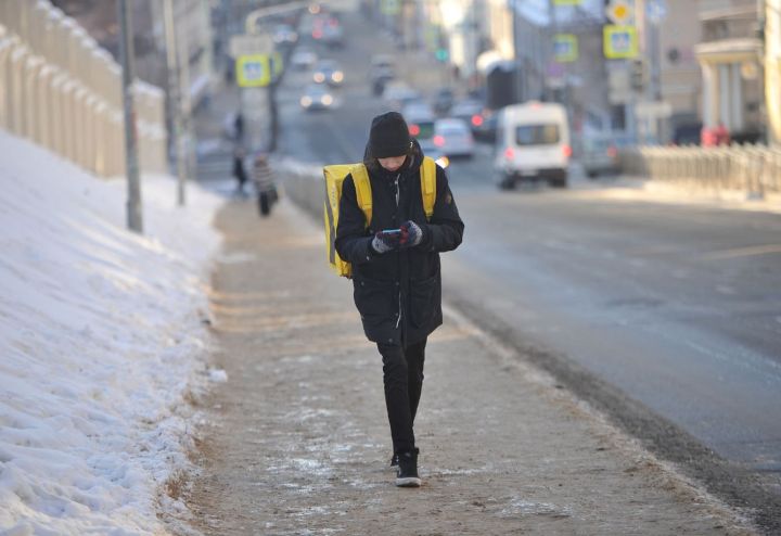 Аяклары ашата: курьер булу җиңелме?