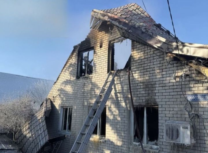 «Өй һәм мунча янып бетте, намазлык белән ике Коръән генә янмый калган»