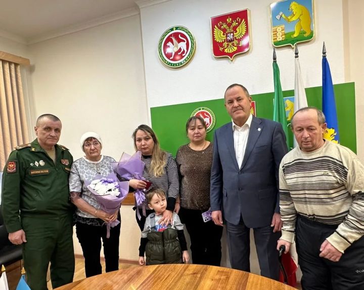 Балтачлылар СВОдагы егетләр өчен блиндаж шәмнәр әзерли башлады