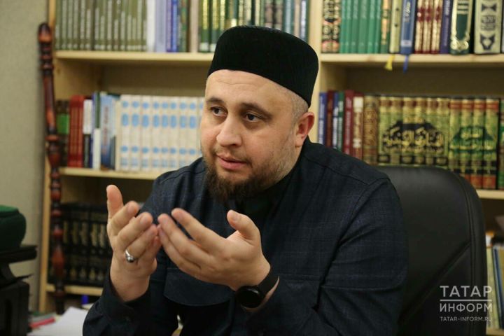 Рөстәм хәзрәт Хәйруллин: «Хатын-кызга бер көн һәм төнгә сузылачак сәфәргә мәхрамсыз чыгу тыела»